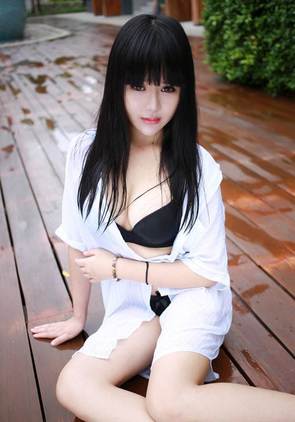 白嫩美女夏日清凉诱惑私照