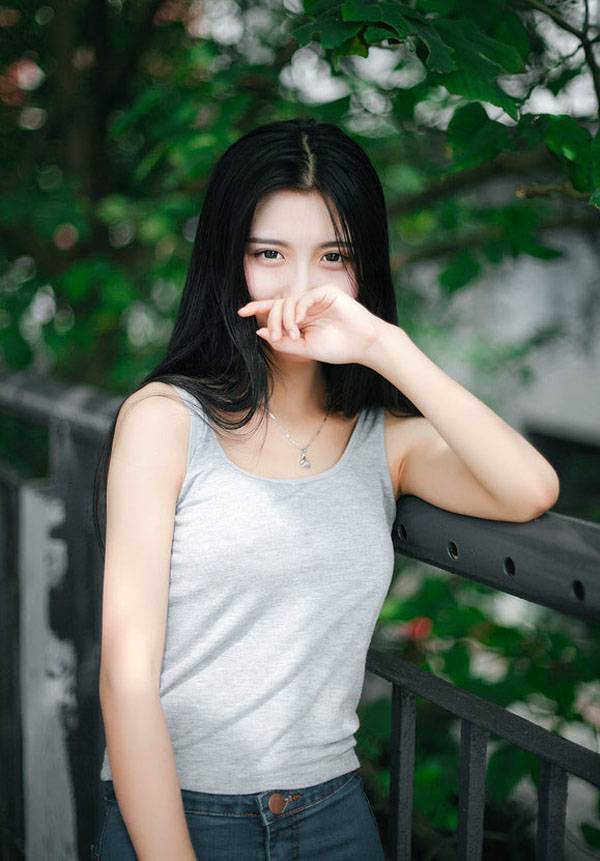 清新美女长发气质写真