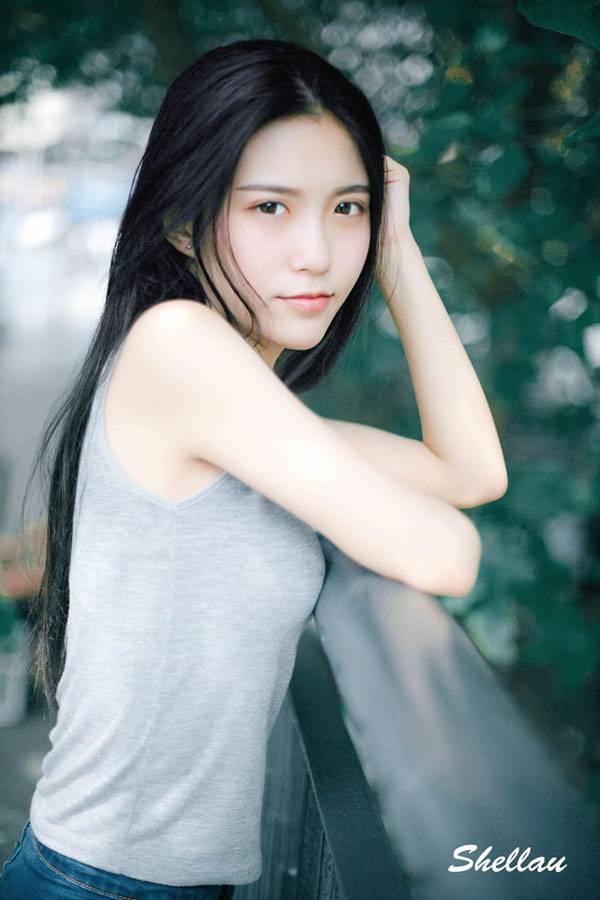 清新美女长发气质写真-10