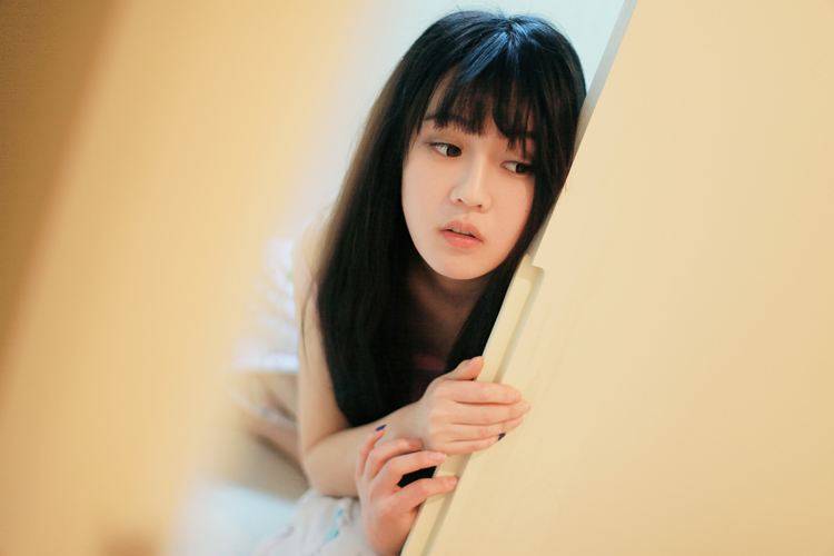 清纯美女慵懒的假期生活-4