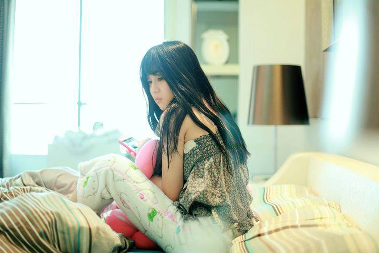 清纯美女慵懒的假期生活-5