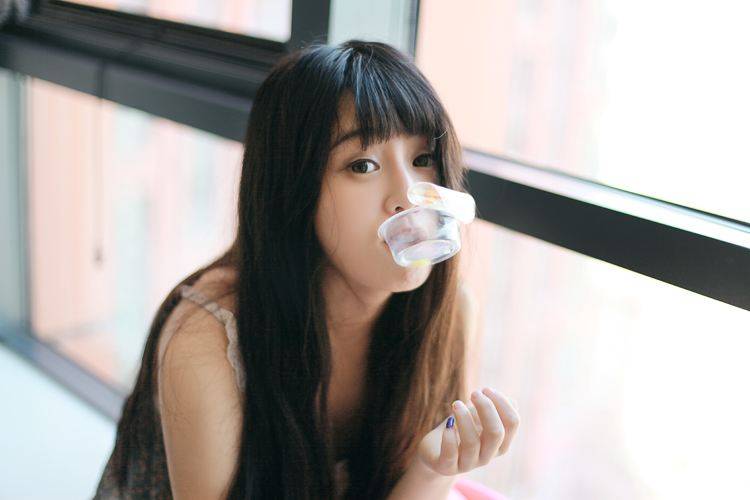 清纯美女慵懒的假期生活-10