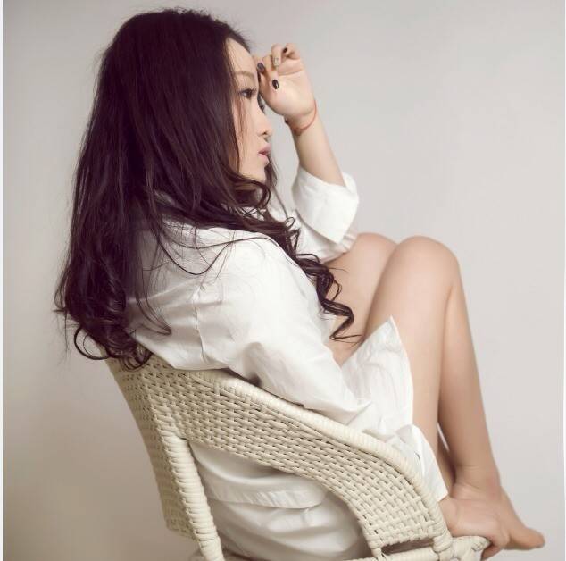 长发美女性感居家写真-4