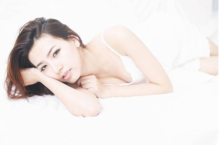 性感白皙少女的私房