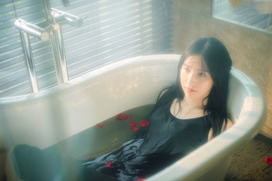 浴室里的黑色玫瑰少女-7