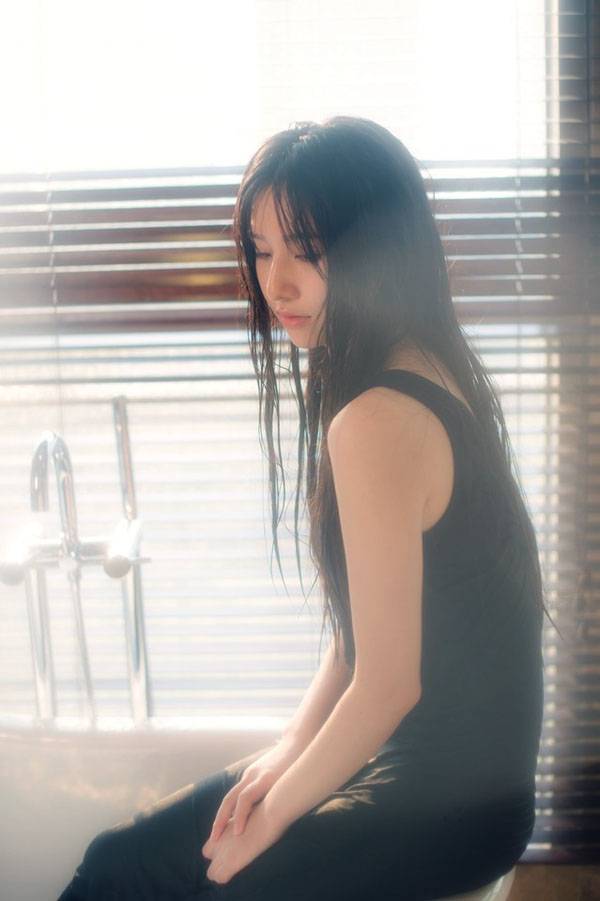 浴室里的黑色玫瑰少女-9