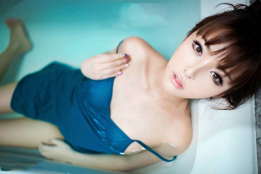 美胸少女淡淡的女人香