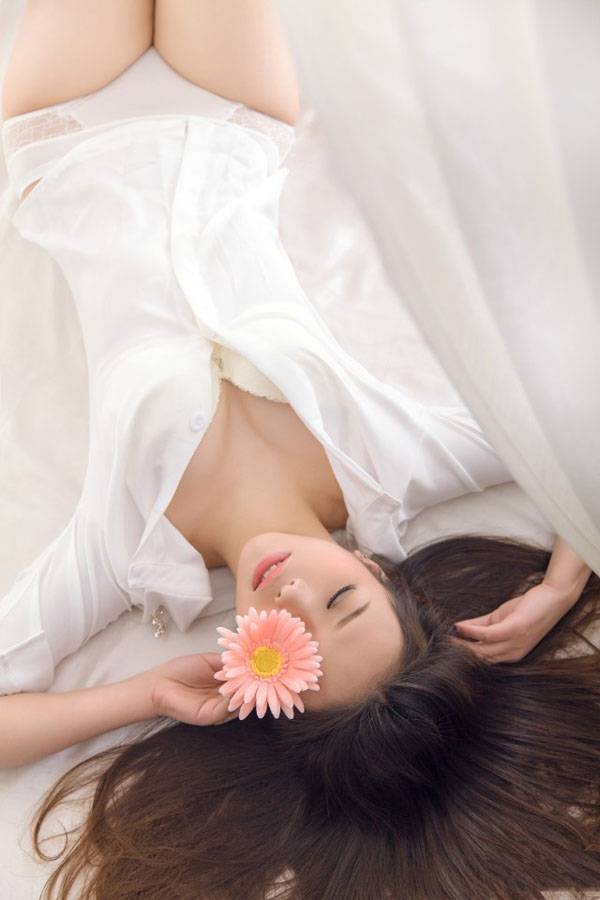 妖娆少女的卓越风姿私房照