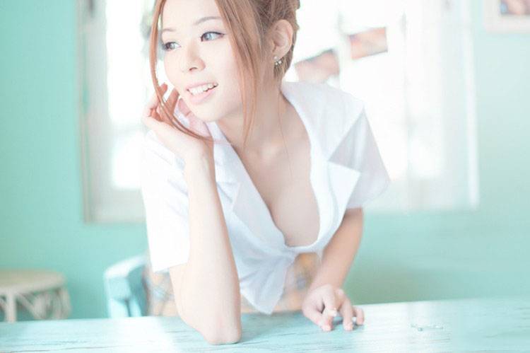 如花少女的慵懒清晨私房照