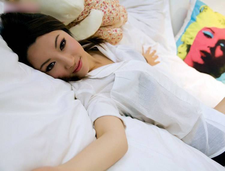 斐斐的白色衬衣私房写真-3