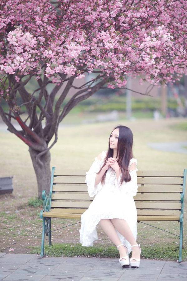 海棠花下的可爱美眉-2