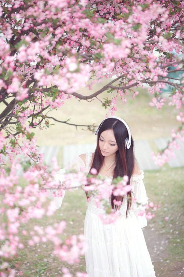海棠花下的可爱美眉-7