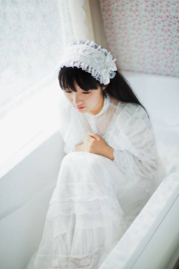 白色纯美姑娘的私房照-8