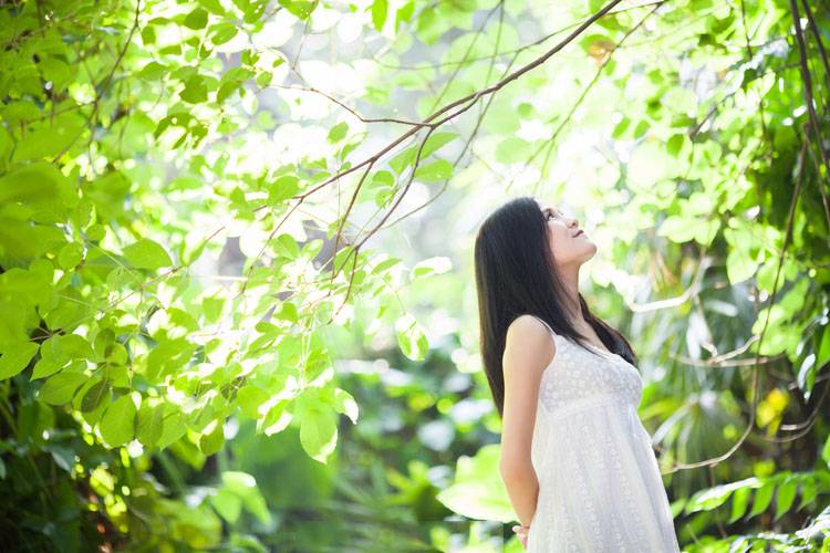 清纯少女树下的小可爱-5