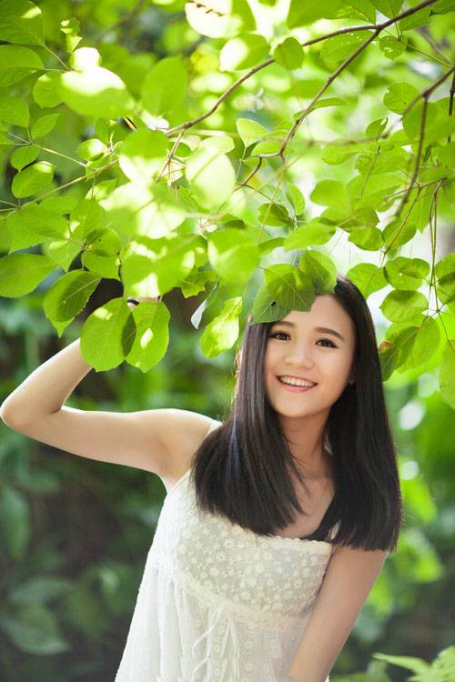清纯少女树下的小可爱-6