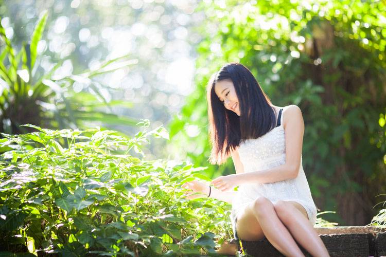 清纯少女树下的小可爱-8