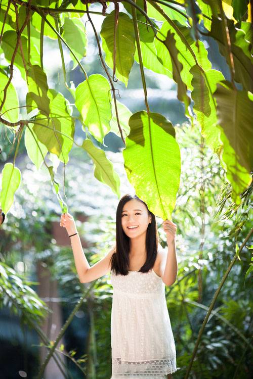 清纯少女树下的小可爱-9