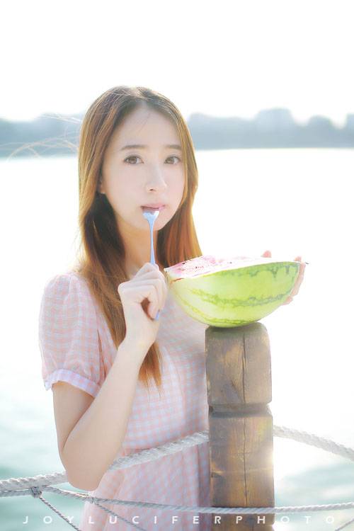 夏日未央的清纯西瓜少女-5