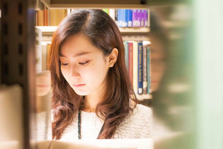 图书馆偶遇的甜美校花-9