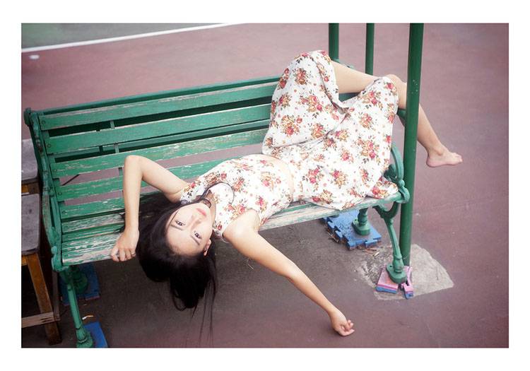 清纯少女操场上的午休-4