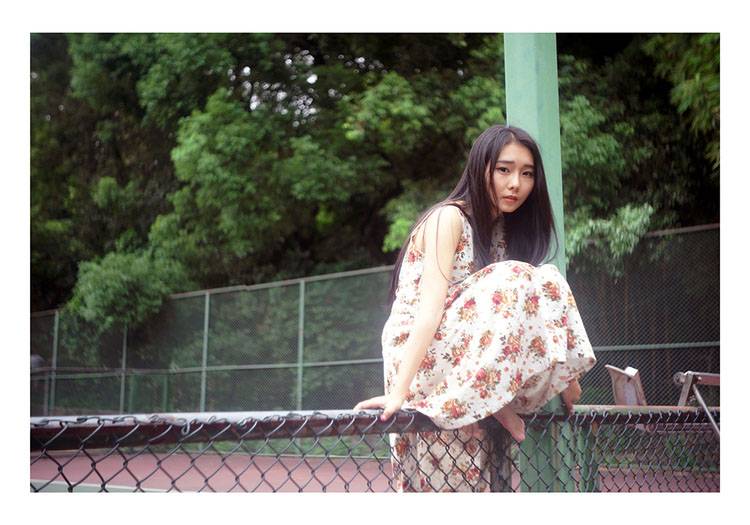 清纯少女操场上的午休-8