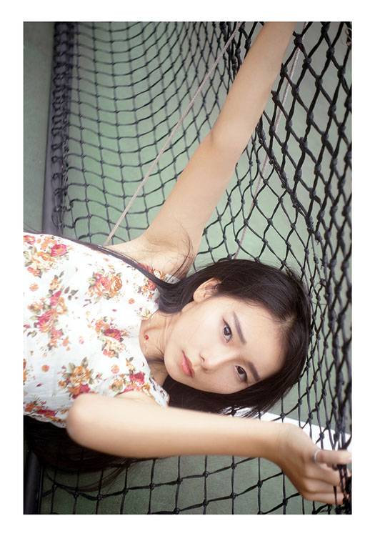 清纯少女操场上的午休-9