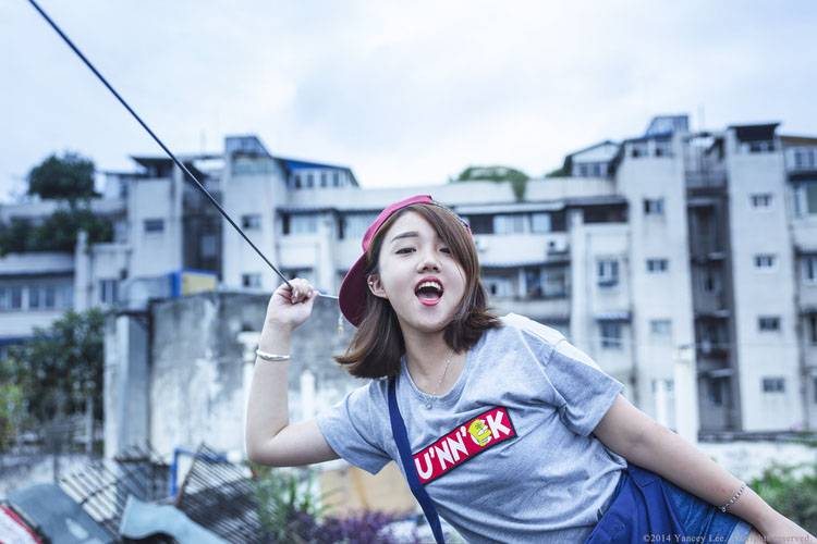 天台上的俏皮姑娘红唇诱惑-10