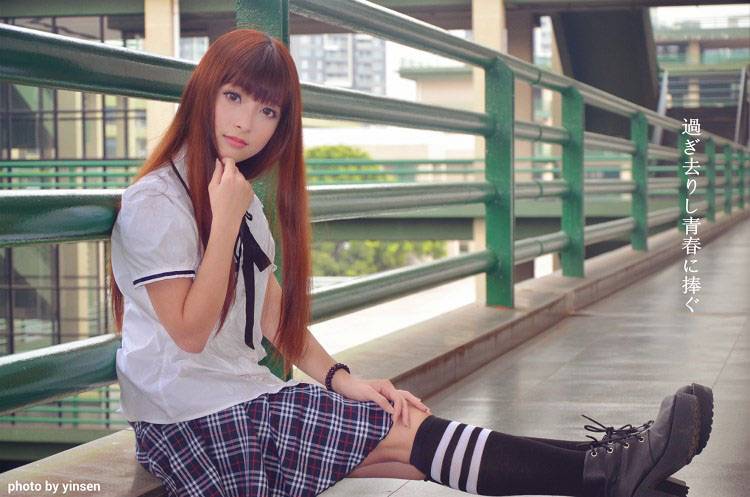 校园里的清纯可爱少女