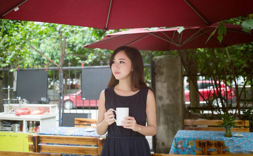 夏日青纯美女街拍高清写真-4