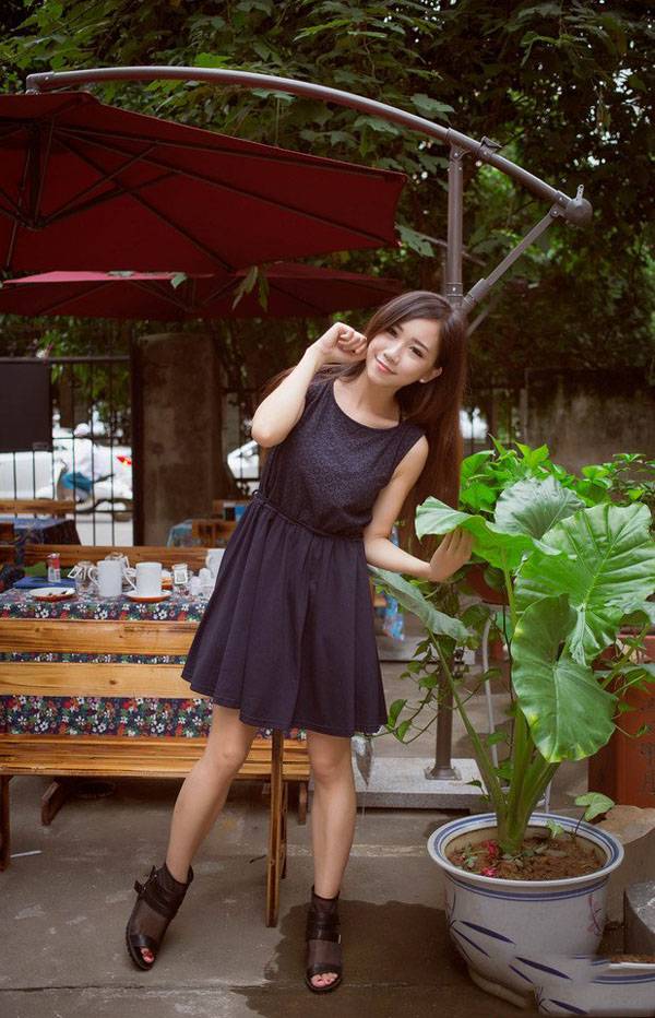 夏日青纯美女街拍高清写真-5