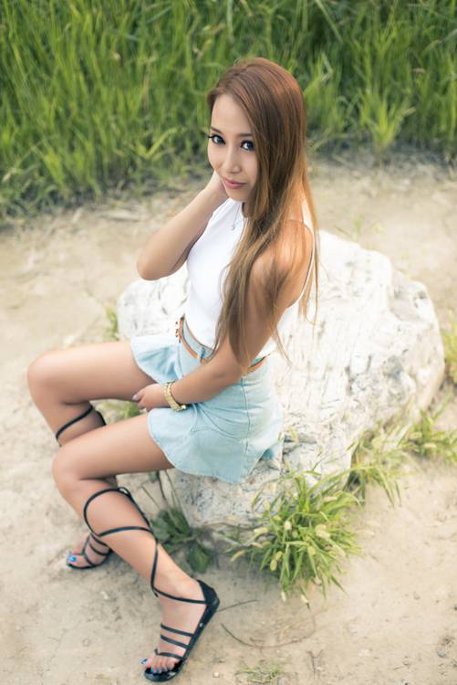 妖娆美女郊外的狂野-2