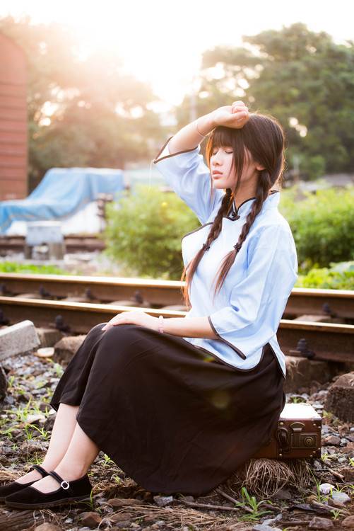 一半明媚一半忧伤的清纯妹子-7