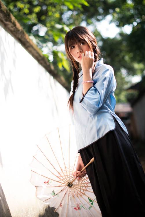 一半明媚一半忧伤的清纯妹子-8