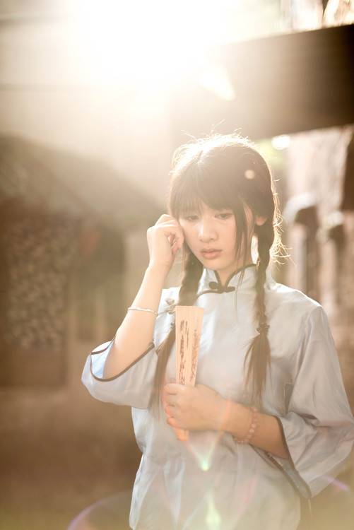 一半明媚一半忧伤的清纯妹子-9