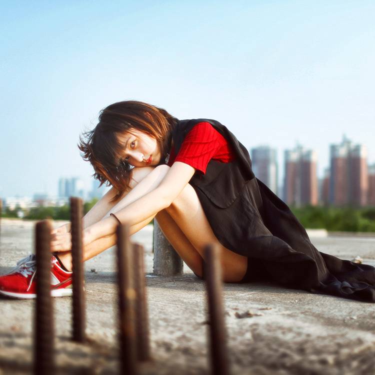 红唇少女妖娆的昼日-2