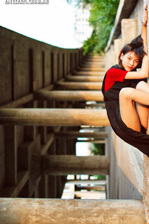 红唇少女妖娆的昼日-4