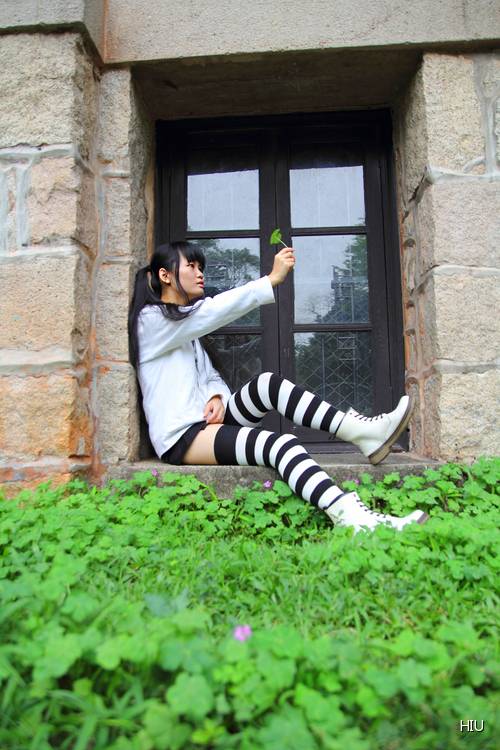 迷失在雨后的性感小可爱-2