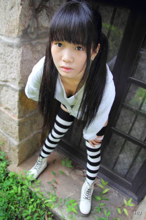 迷失在雨后的性感小可爱-7