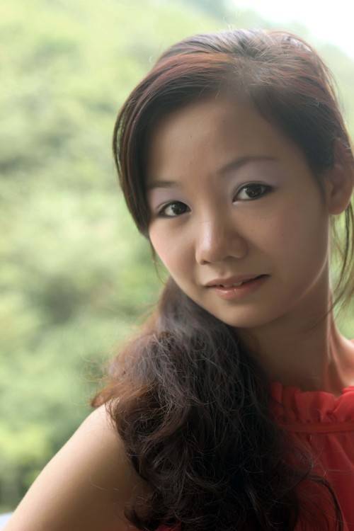 清纯可爱的红衣少女户外写真-4