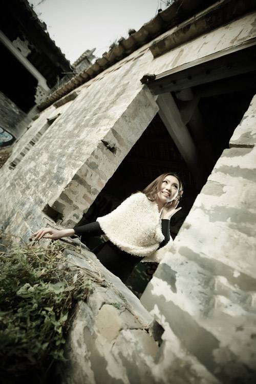 迷失在古镇之中的性感女郎-4