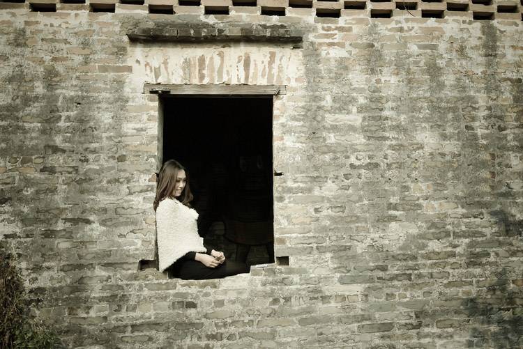 迷失在古镇之中的性感女郎-5