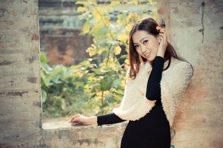 迷失在古镇之中的性感女郎-7