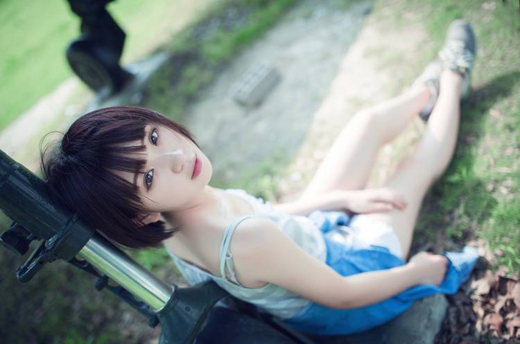 公园里独自端坐的清纯少女-2