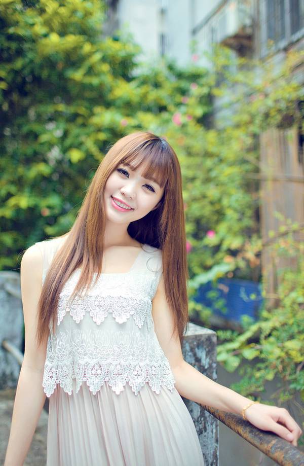 可爱美女清纯夏日迷人街拍写真