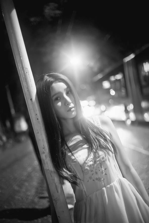 气质美女黑白唯美写真