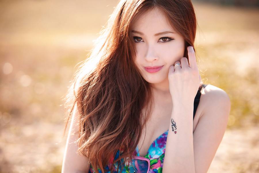 气质美女外拍甜美迷人写真-2