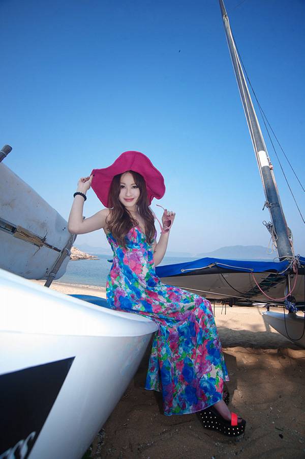 气质美女外拍甜美迷人写真-8