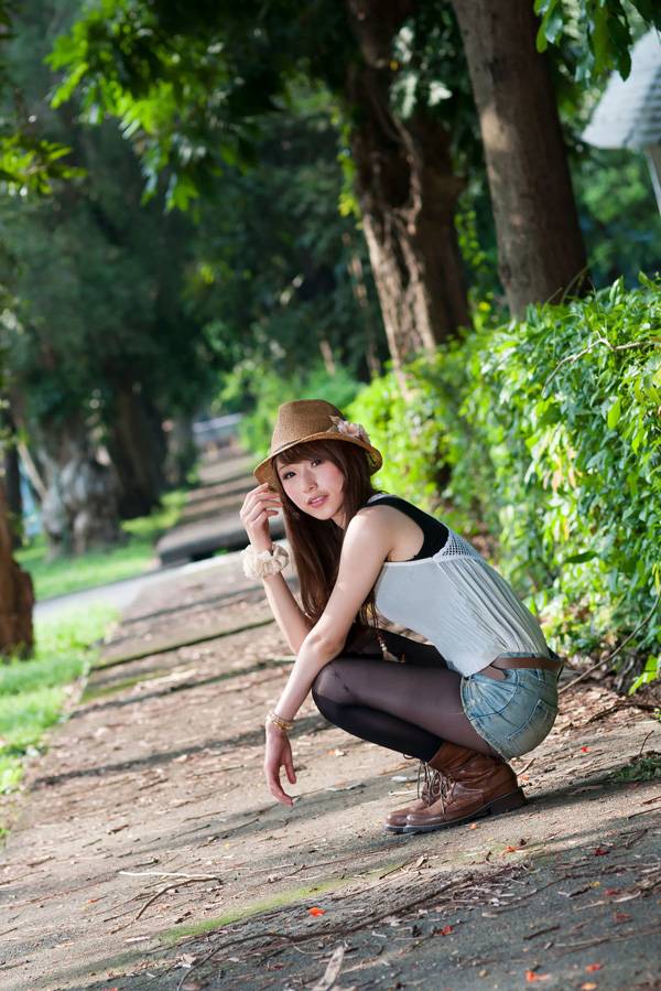 清纯可爱美女俞睛户外写真-6