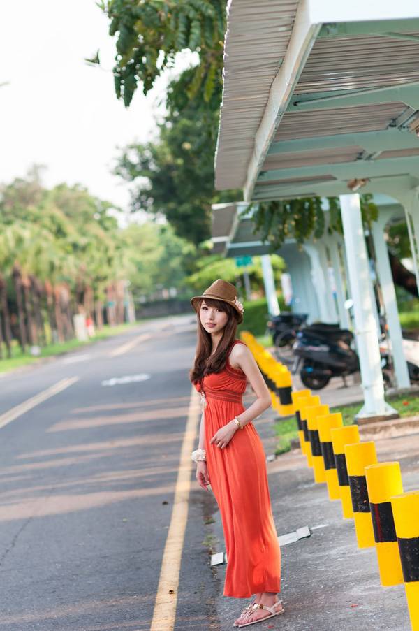 清纯可爱美女俞睛户外写真-9