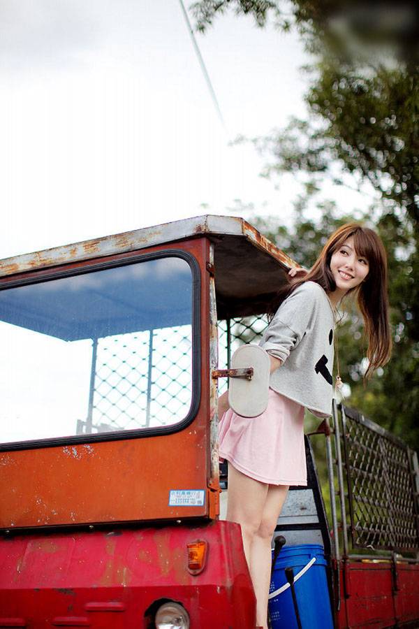 美女朱琦郁清纯可爱迷人